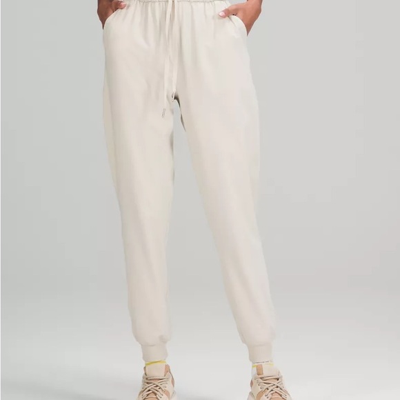 NWOT Lululemon Stretch Luxtreme Jogger *special edition team Canada - Picture 3 of 16